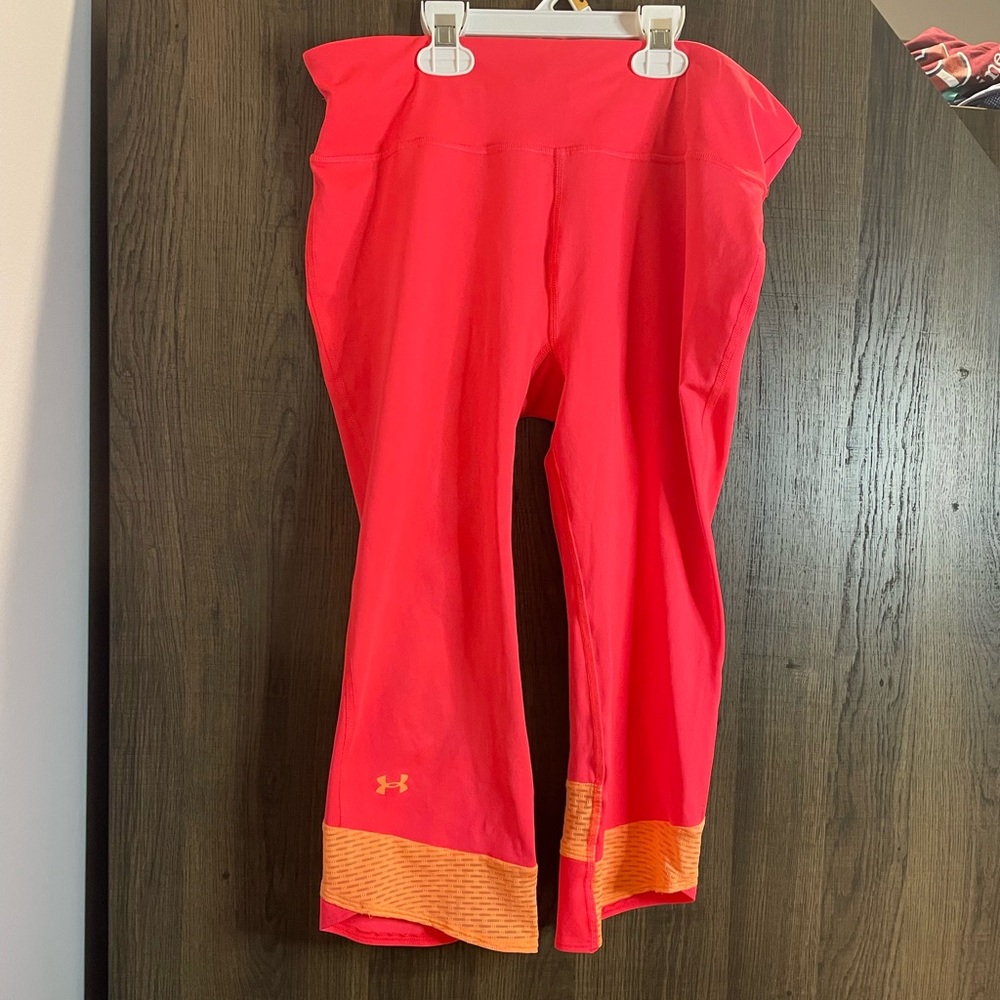 Under Armour, Womens large, Coral and orange capri!!!⭐️